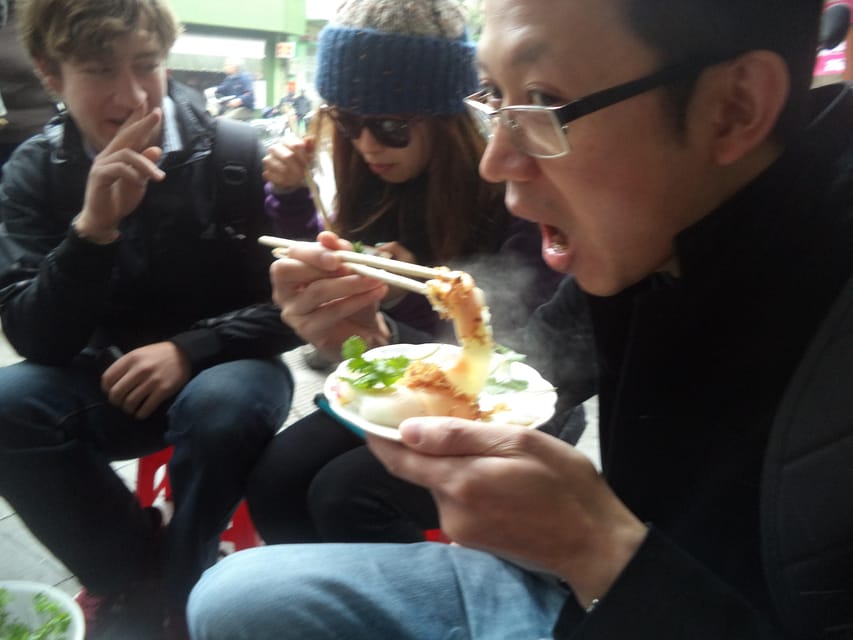 Hanoi: Old Quarter Street Food Walking Tour with 10 Tastings - Bun cha brings Hanoi to the table