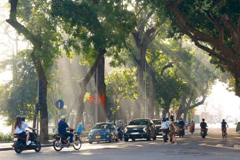 Hanoi: Private Motorbike Tour with Highlight Local Food - Train Street’s unusual residential setting