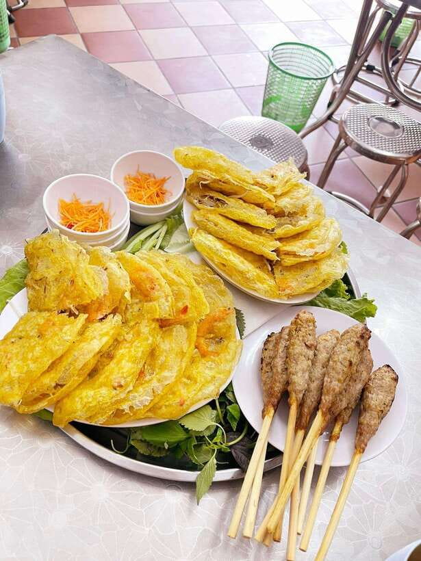 Hanoi: Private Motorbike Tour with Highlight Local Food - A rooftop drink with Hoan Kiem Lake below