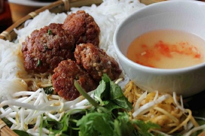 Hanoi Private Walking Tour: Street Food (HOT HOUR PROMOTING) - Why this Hanoi food walk works