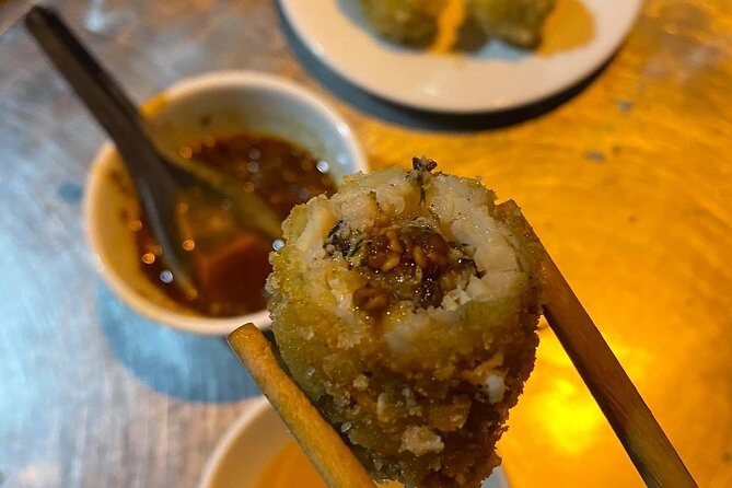 Hanoi Street Eats And Bites - Banh xeo and the sound of street cooking