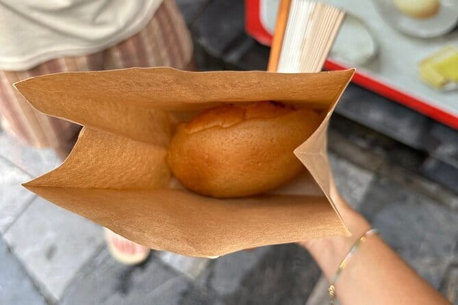 Hanoi Street Food Customized Walking Tour - Walking through the Old Quarter