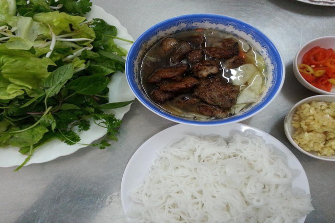 Hanoi Street Food Experience by Walking - Why a 6 pm food walk works so well in Hanoi