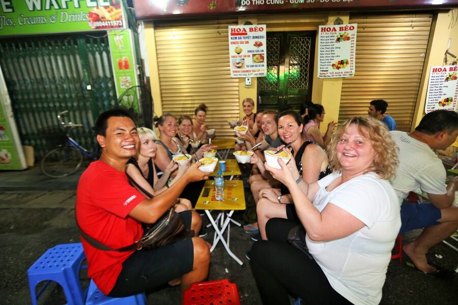 Hanoi: Street Food Experience with 5 Food Stops - Banh cuon and the Old Quarter’s narrow streets