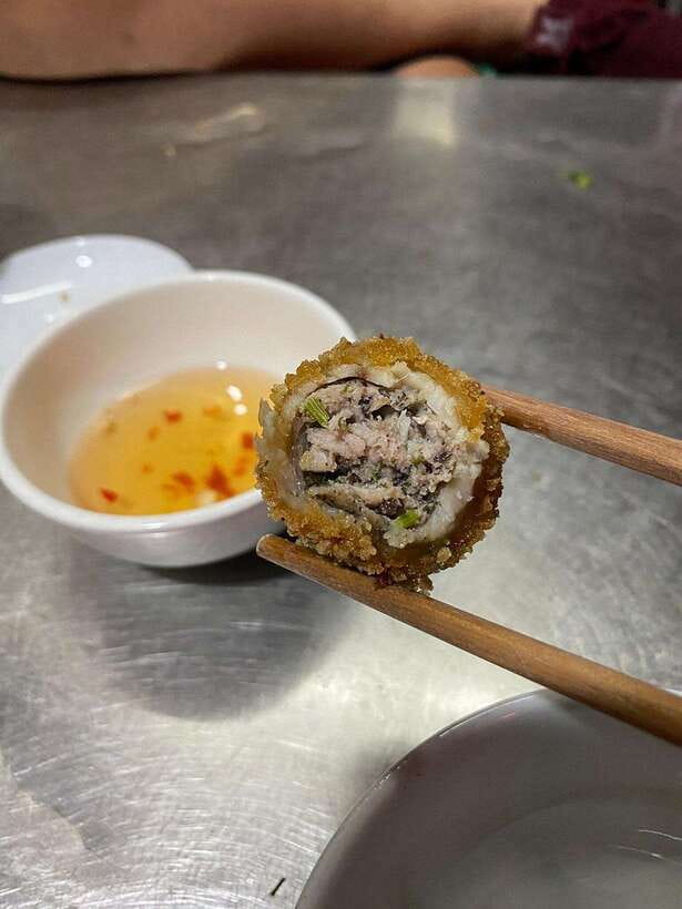 Hanoi Street Food Tour - What makes the guides important