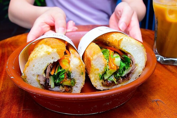 Hanoi street food tour (Private tour) - Ta Hien Street after dark or during the evening
