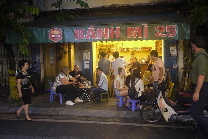 Hanoi street food tour small group tour - Market time and the value of a local guide