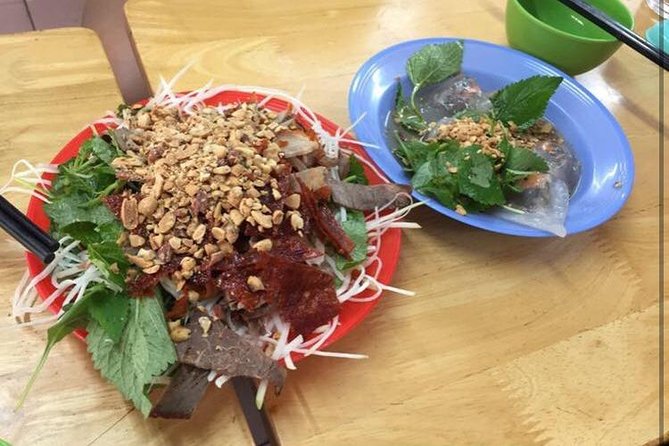 Hanoi Street Food Tour with Train Street Visit - What the Old Quarter adds to the meal
