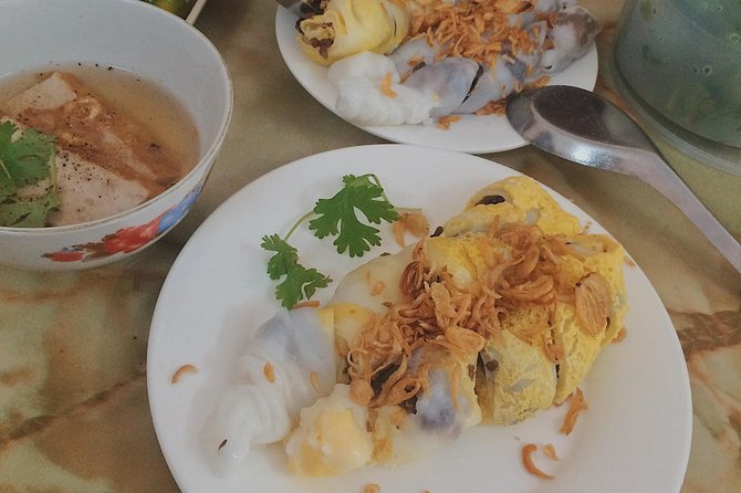 Hanoi Street Food Tour with Train Street Visit - From familiar pho to less obvious bites