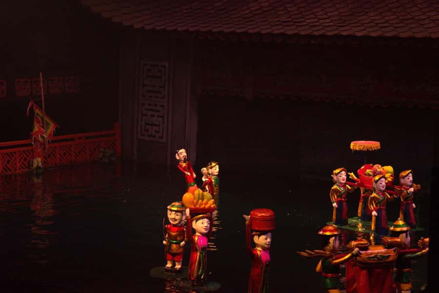 Hanoi: Street Food Walking Tour & Water Puppet Show - Learning to cross the Old Quarter