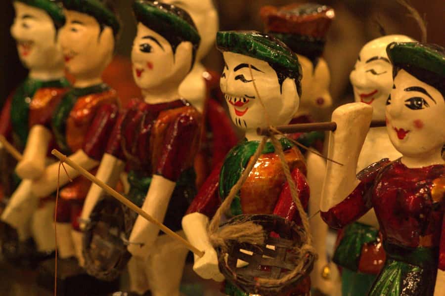 Hanoi: Street Food Walking Tour & Water Puppet Show - Hoan Kiem Lake and the walk to the theatre