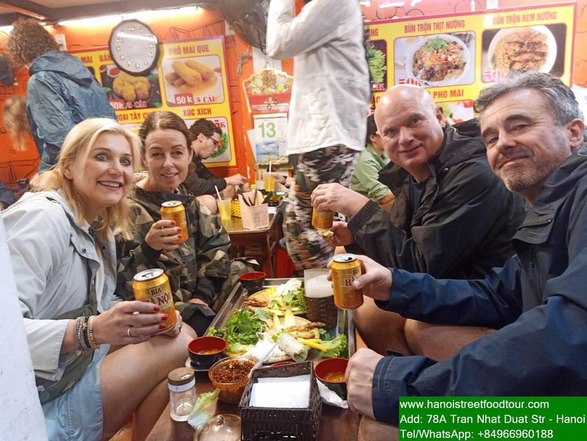 Hanoi Train Street +Best Street Food eating in old quarter - Che finishes the food portion with a sweet note