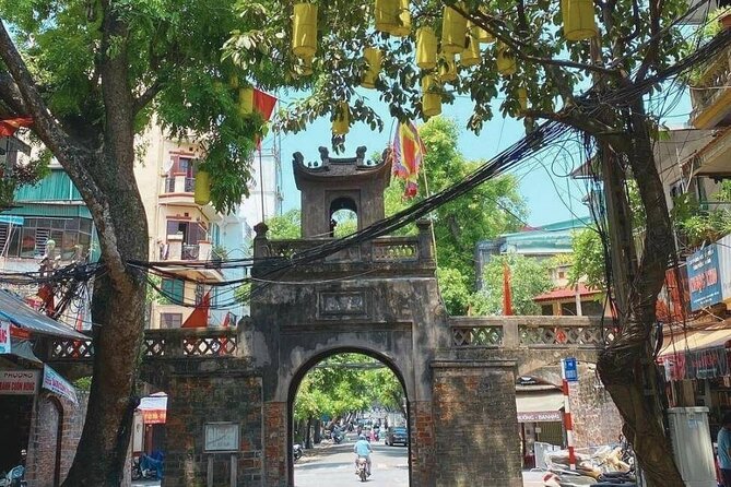 Hanoi Train Street Food Walking Tour - Long Bien Bridge, a short look at Hanoi’s past