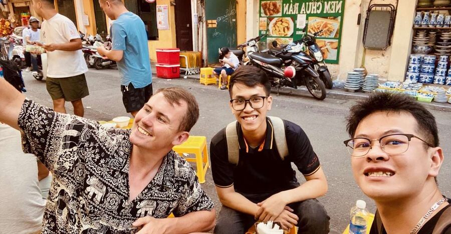 Hanoi: Vegan Street Food & Stories - First hour: beer, tea, dessert, and Old Quarter street food
