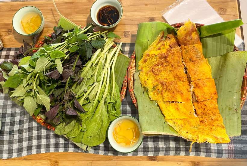 Hanoi: Vietnamese Street Food Tour with Egg Coffee - Why a food walk is the right first look at Hanoi