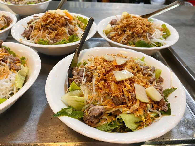 Hanoi: Vietnamese Street Food Tour with Egg Coffee - Small portions, big range of Hanoi food
