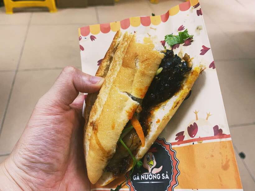 Hanoi: Vietnamese Street Food Tour with Egg Coffee - How the guide changes the experience