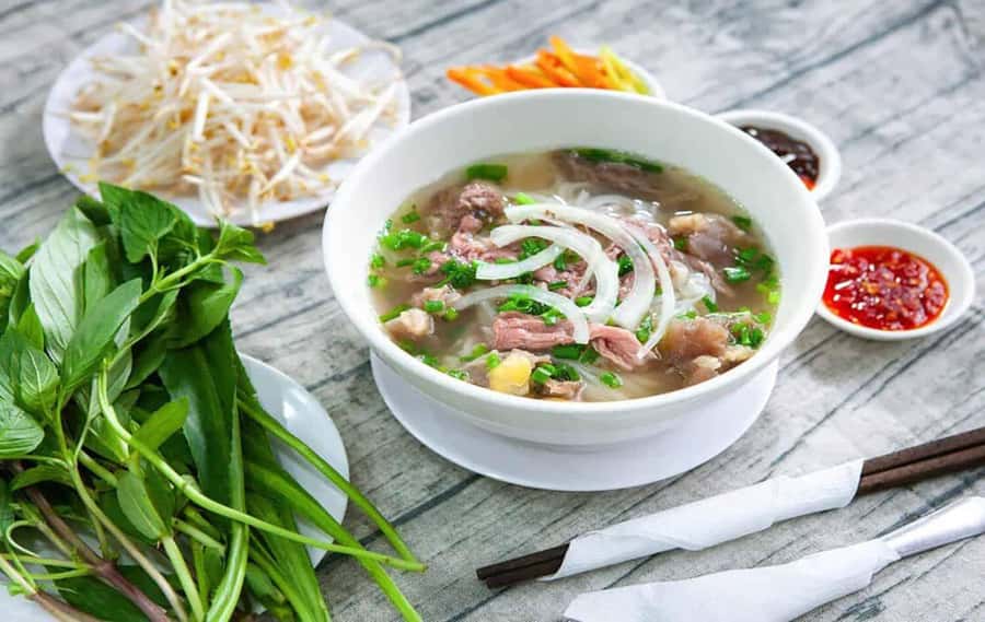 Hanoi: Vietnamese Street Food Tour with Local Guide - Key points at a glance