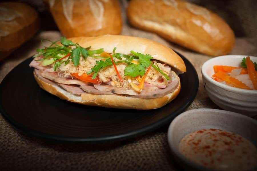 Hanoi: Vietnamese Street Food Tour with Local Guide - Why a Hanoi street food walk works so well