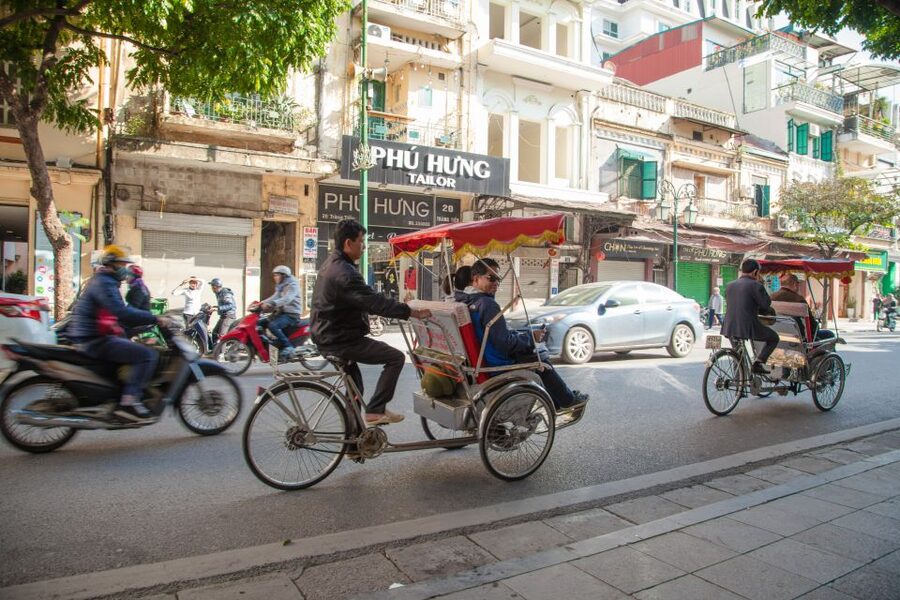Hanoi Walking Street Food Tour & Cyclo Ride - Chè brings a seasonal sweet finish