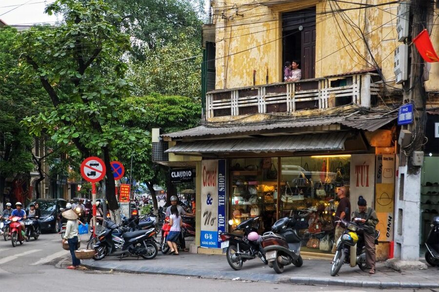 Hanoi: Walking Street Food Tour & Train Street w/Local Guide - What you may eat during the three-hour route