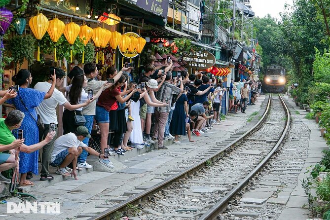 Hanoi Walking Street Food Tour with Train Street - Hanoi food first, Train Street second