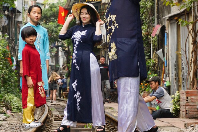 Hanoi Walking Street Food Tour with Train-Street Visit - Pho in two versions