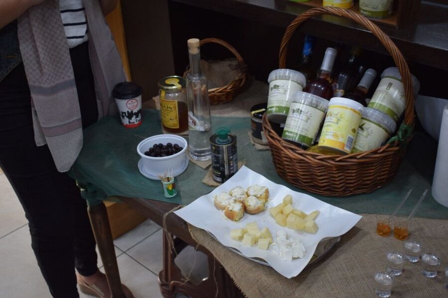 Heraklion: Gourmet Flavours Walking Tour - Raki and the social side of eating