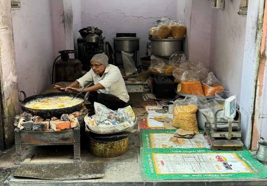 Heritage Walk & Street Food Tasting in Jaipur - Tripolia Bazar, artisans, and the city’s working traditions