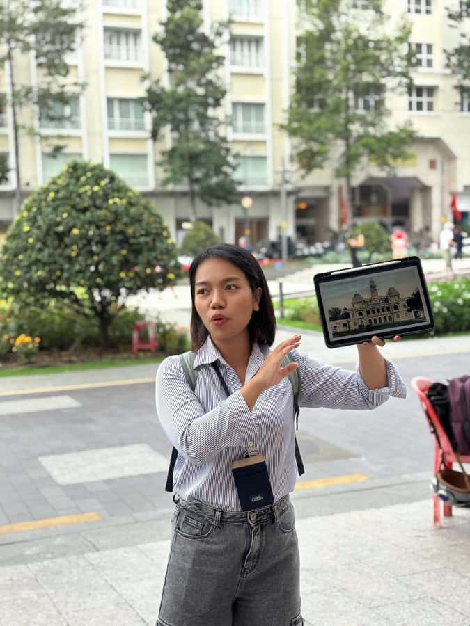Ho Chi Minh City: Downtown Walking Tour with Local - A coffee break at Cong Coffee