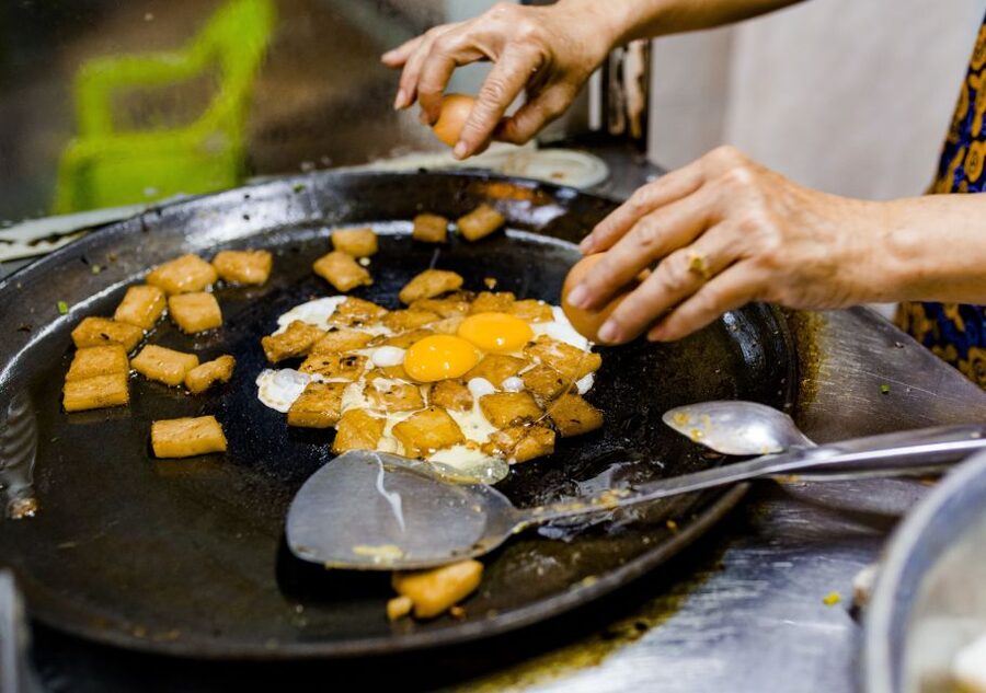 Ho Chi Minh City: Private Street Food Evening Walking Tour - Saigon Bánh Mì and a lesson in balance