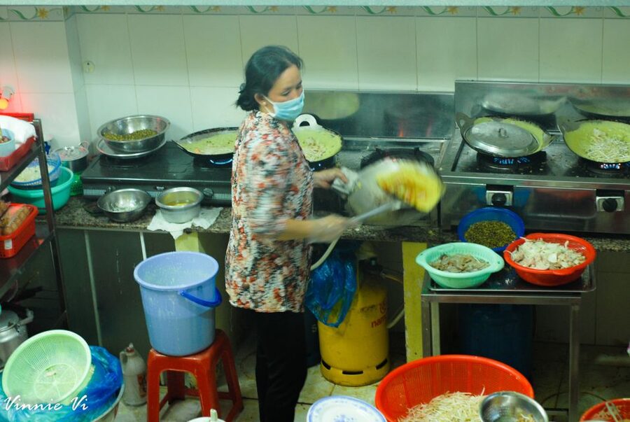 Ho Chi Minh City: Private Street Food Evening Walking Tour - The flower market and a sweet finish
