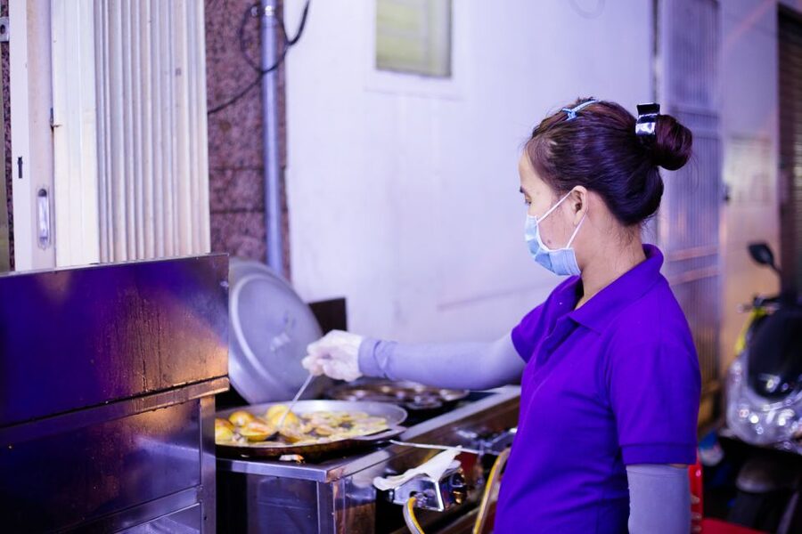 Ho Chi Minh City: Private Street Food Motorbike Tour - District 4 finishes with seafood, dessert, and local drinks