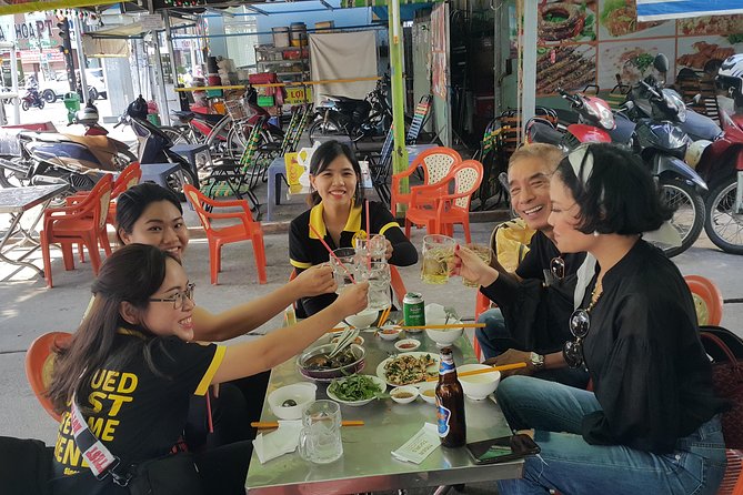 Ho Chi Minh City’s most delicious street food tour by motorbike - Stop one: grilled beef on Tôn Đức Thắng