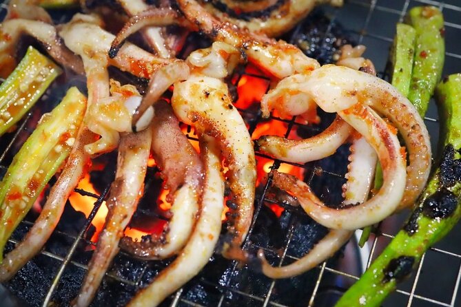Ho Chi Minh City: Street Food & Sightseeing Tour with Local Guide - Nguyễn Thiện Thuật shows another side of city life