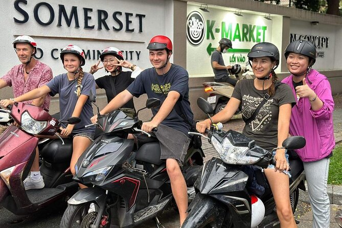 Ho Chi Minh City: Street Food & Sightseeing Tour with Local Guide - The Thich Quảng Đức Monument adds weight to the route