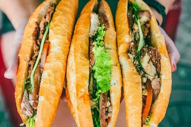 Ho Chi Minh City Street Food Tour & Sightseeing By Motorbike - Stop 2: Bún bò Huế in District 3