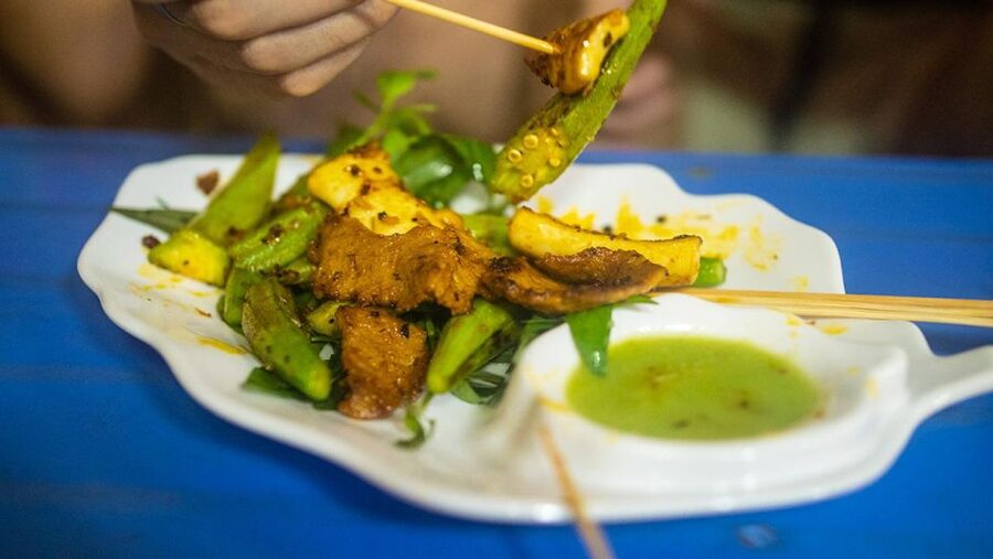 Ho Chi Minh City: Street Foodie Night Cycling Tour - Who should book this experience?
