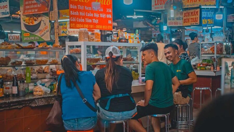 Ho Chi Minh City: Street Foodie Night Cycling Tour - Why a night bike ride works so well in Saigon