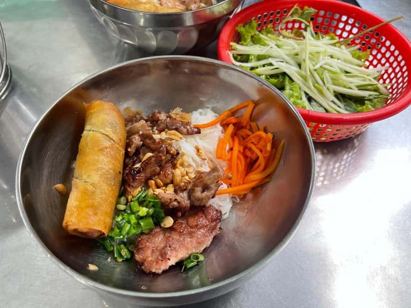 Ho Chi Minh: Original Walking Street Food Tour with Foodies - Why this food tour works so well in Saigon