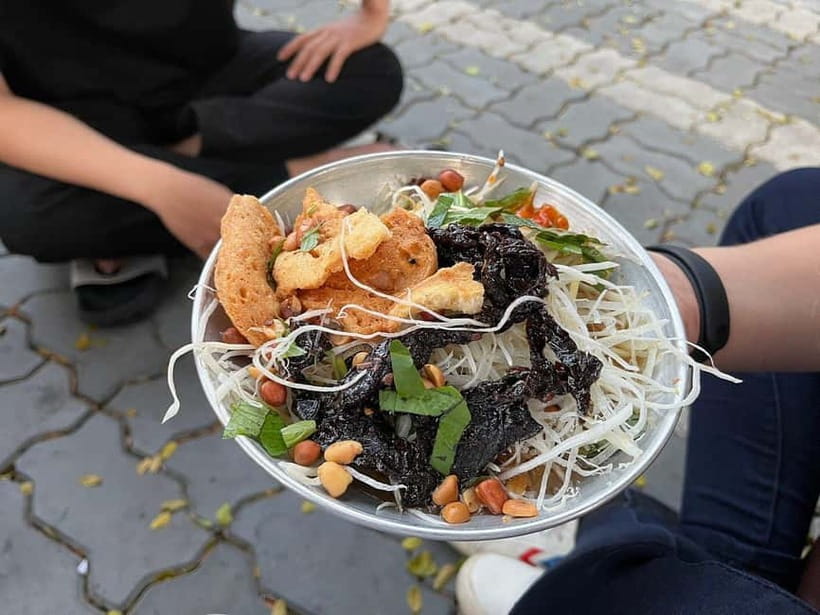 Ho Chi Minh: Original Walking Street Food Tour with Foodies - Ten dishes, from steamed rice rolls to sweet soup