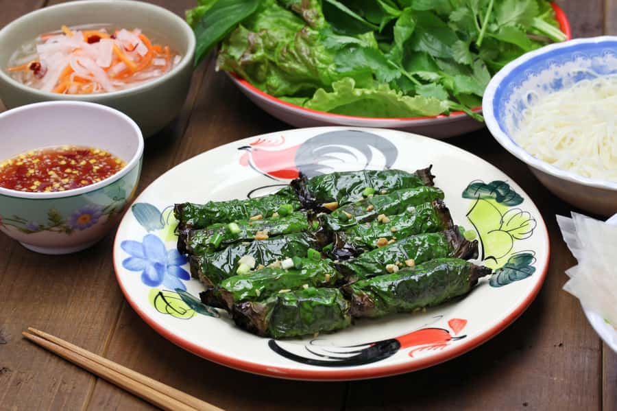 Ho Chi Minh: Saigon Street Food Walking Tour - Three dishes, three different views of Vietnamese food