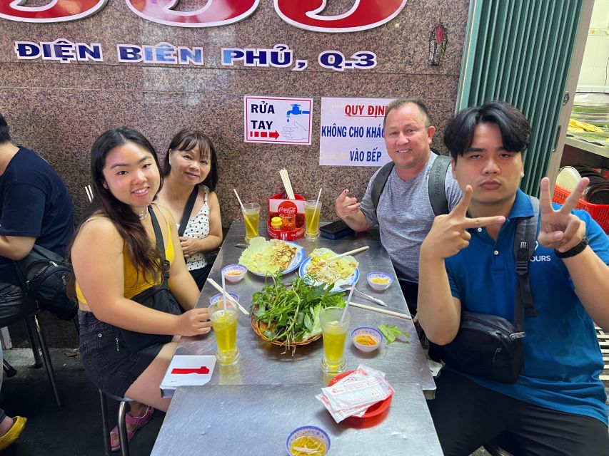 Ho Chi Minh: Street Food Experience in Saigon by Walking - A Saigon classic at the bánh mì stop