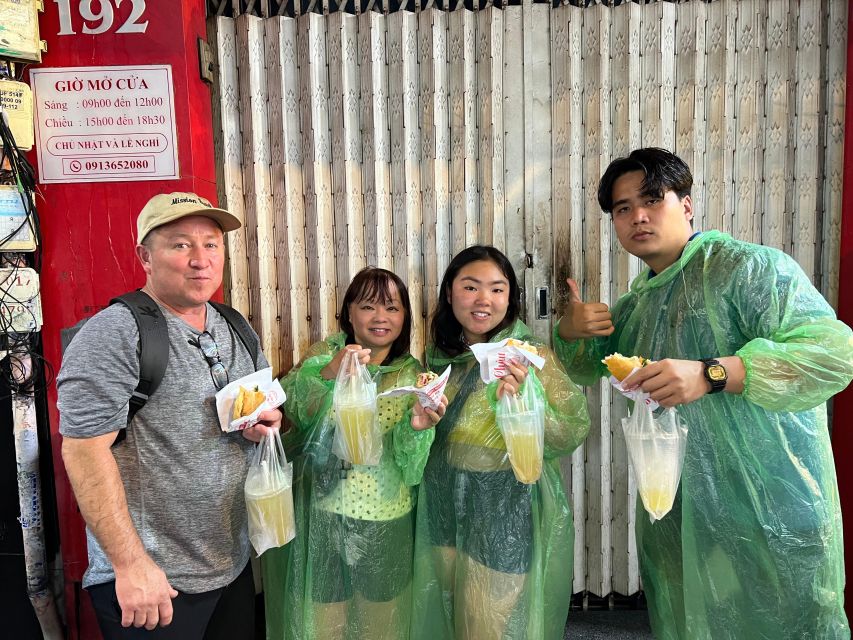 Ho Chi Minh: Street Food Experience in Saigon by Walking - Grilled banana, sticky rice, and coconut milk