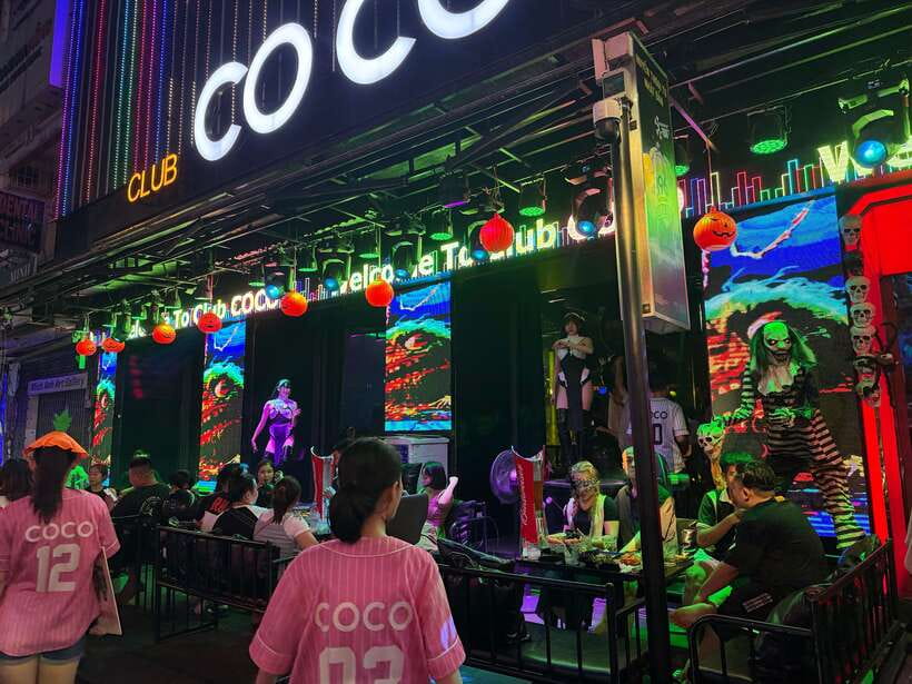 Ho Chi Minh Street Food Private Walking Tour With Good Guide - Choosing between street vendors and luxury restaurants