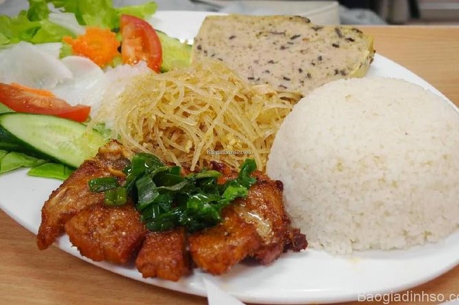 Ho Chi Minh Street Food Tour By Motorbike (Unique & Authentic) - Chinatown and the sweet soup finale
