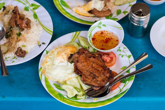 Ho Chi Minh Walking Street Food Tour (Safe & Fun) - Ben Thanh Market and the first round of central Vietnamese flavors