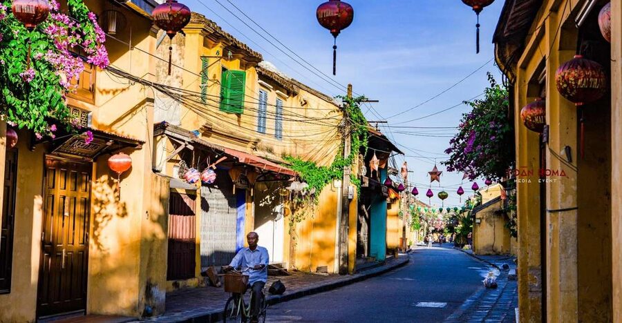 Hoi An: 2.5-Hour Street Food Tour - Starting at the market and street stalls