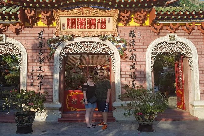 Hoi An Ancient City -Sampan Boat Ride- Night Market- Lanterns - What the private format adds