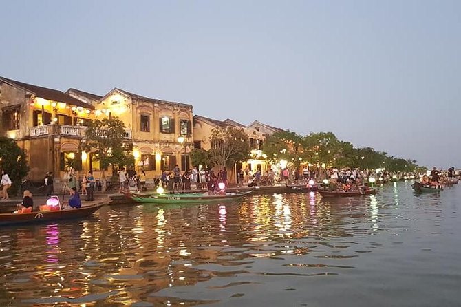 Hoi An Ancient City -Sampan Boat Ride- Night Market- Lanterns - How the guide can shape the experience
